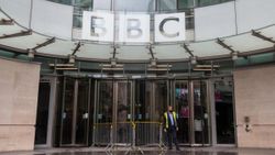 İngiltere’de BBC lisans ücret uygulaması 2 yıllığına sabitlendi