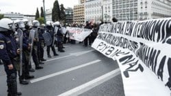 Yunanistan'da halk sağlık sistemini protesto etti