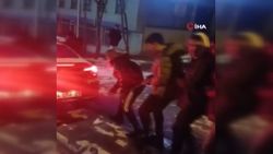 Bağcılar'da kayganlaşan yolda arabaya ip bağlayıp tutmaya çalıştılar