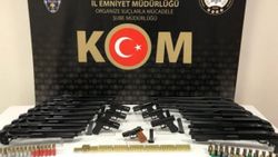 İzmir'de silah kaçakçılarına operasyon: 3 gözaltı