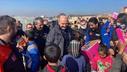 Süleyman Soylu, İdlib'de yapımı süren briket evleri inceledi