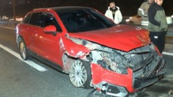 Ümraniye'de aşırı hız yapan otomobil önündeki 2 araca çarptı