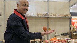 Osmaniyeli mobilyacı, topaç oyuncağı unutulmasın diye şehir şehir geziyor