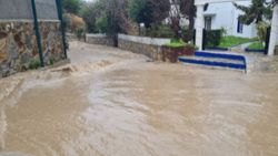 Bodrum'da sağanak yağış etkili oldu