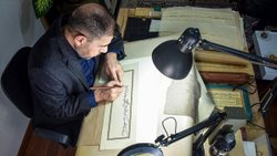 Iraklı hattat 40 yıldır eserlerini aşkla nakşediyor