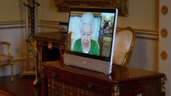 Kraliçe Elizabeth, koronavirüs sonrası işine döndü