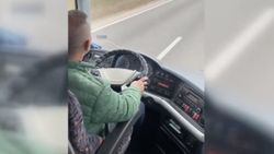 Ukraynalı şoför sınırı geçemeyince otobüsü Türk yolcu sürdü