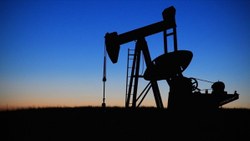 Brent petrolün varil fiyatı hızla yükseliyor