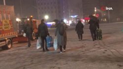 İstanbul Taksim'de tipi şeklinde kar yağışı etkili oldu