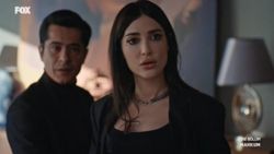 Mahkum'un Büge'si mini deri eteği ve göğüs dekolteli büstiyeriyle ortalığı yıktı! 'Bu ne güzellik'