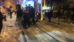 İzmit’te kadını döven saldırgana gece kulübü çalışanlarından dayak