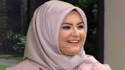 Fenomen gelin adayı Hanife Gürdal yatağa sere serpe uzandı, fetiş damgası yedi! 'Sen iyice abarttın'