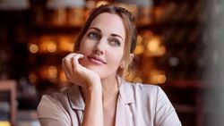 Meryem Uzerli kasığına kadar açtı, derin yırtmaçlı daracık elbisesiyle kasıp kavurdu! 'Yaktın bizi be kadın'