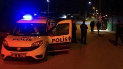 Adana'da kendisini polis olarak tanıtan restoran bekçisi, 2 kişiyi yaraladı