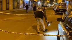 Diyarbakır'da bir baba oğlunu bıçaklayan kişilere kurşun yağdırdı