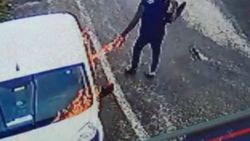 Sultangazi'de benzin döküp annesini yakmak isteyen şüpheli tutuklandı