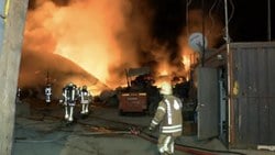 Ümraniye'de geri dönüşüm tesisinde yangın