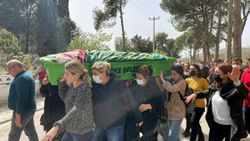 Aydın’da 35 yıllık kocasının öldürdüğü kadını hemcinsleri taşıdı