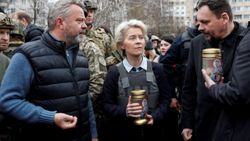 AB liderleri Leyen ve Borrell, Ukrayna'nın Buça kentini ziyaret etti