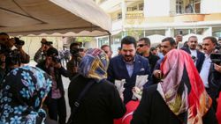 Savcı Sayan'dan evlat nöbeti tutan ailelere ziyaret