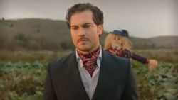 Çağatay Ulusoy'un yeni dizisi Süslü Korkuluk'un adı değişti! Yeni ismi bakın ne oldu