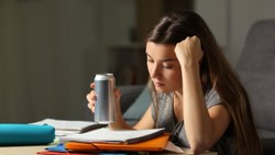 Enerji içecekleri, gençlerde kalp krizi riskini artırıyor