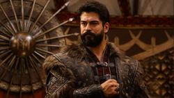 Kuruluş Osman’dan ayrılır ayrılmaz yeni dizisini seçti! Yakışıklı oyuncu Cemre Baysel’in partneri oldu