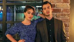 Baht Oyunu'nun Ada'sı Cemre Baysel dekolteli ve yırtmaçlı pozlarıyla ortalığı yıktı! 'Yok böyle bir güzellik'