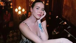 Alemin Kralı'nın Ahsen'i aşka geldi, sevgilisiyle dudak dudağa poz verdi! 'Biraz edep edep'