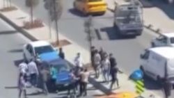 Arnavutköy'de tekmeli yumruklu yol verme kavgası