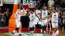 Pınar Karşıyaka, Anadolu Efes'e karşı seriyi 1-1'e getirdi