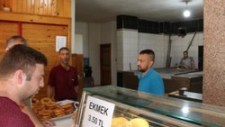 Adana'da ekmeği pahalı satan fırınlara denetim 