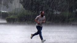 Kırıkkale'de sıcak hava yerini sağanak yağışa bıraktı