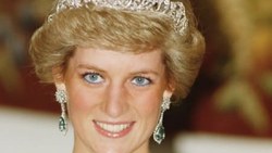 Prenses Diana’nın portresi ilk kez sergilendi