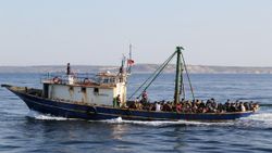 Bozcaada açıklarında 227 kaçak göçmen yakalandı