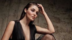 Hande Erçel yeşil büstiyeriyle mest etti! 'Bu kadar güzellik gerçekten fazla..'