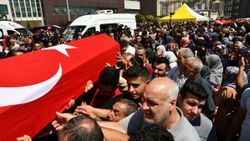 Gaziantep'teki trafik kazasında ölen muhabir ve sağlıkçılar için tören düzenlendi