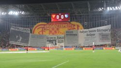 Göztepe taraftarından nostaljik koreografi