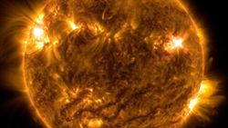 NASA, Güneş'teki güçlü patlamayı görüntüledi