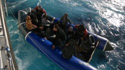 Kuşadası’nda 24 kaçak göçmen yakalandı, 48’i kurtarıldı