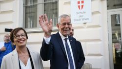 Avusturya'da cumhurbaşkanlığı seçiminin galibi Van der Bellen