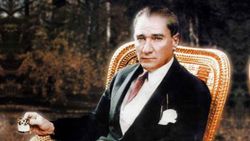 10 Kasım saat 9’u 5 geçe şiiri tam hali! Saat dokuzu beş geçe Atam Dolmabahçe'de şiiri sözleri..