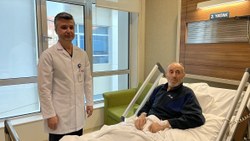 Konya'da 25 yıl ameliyattan kaçan hastadan 750 gram prostat çıkarıldı