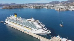 Bodrum'a sezonun son yolcu gemisi geldi