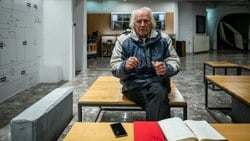 Karadağ'da 88 yaşında üniversiteli oldu: Profesör sandılar