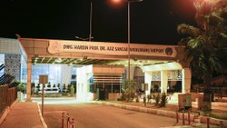 Mardin Havalimanı'nın girişine yeni ismi asıldı