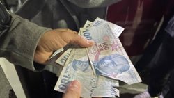 Şanlıurfa'da ATM’den çekilen paralar yırtık çıktı