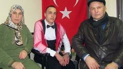Fransa'da büyüyen genç, komando olmak için Türkiye'de