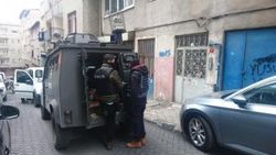 Beyoğlu'nda kömürlükte el bombası bulundu