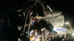 Konya'da yolcu otobüsü kamyona çarptı: 1 ölü 15 yaralı